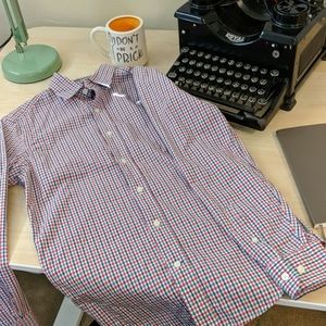 Casual GAP button down perfect for 4th of July